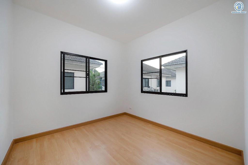 บ้านมือสองตกแต่งใหม่ โครงการ โมดิวิลล่า บางบัวทอง บ้านแฝดสไตล์โมเดิร์น เนื้อที่ 41.2 ตร.ว. ฟังก์ชัน 3 ห้องนอน 2 ห้องน้ำ จอดรถได้ 2 คัน พร้อมอยู่ บนทำเลติดถนนกาญจนาภิเษก ใกล้เซ็นทรัลเวสต์เกต และรถไฟฟ้าสถานี "คลองบางไผ่"...